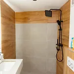 Ubuntu House -