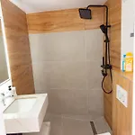Ubuntu House - *