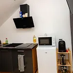 Ubuntu House - *