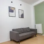 Ubuntu House - *
