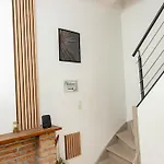 Ubuntu House - *
