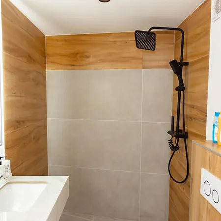 Ubuntu House -