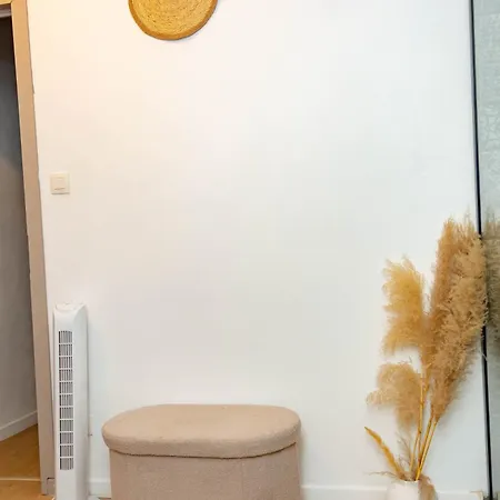 Ubuntu House - *