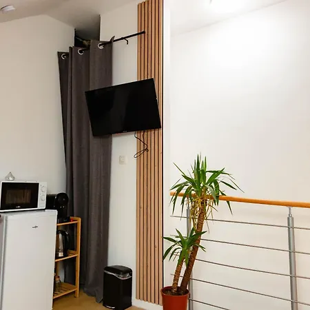 Ubuntu House - Kwatera prywatna Charleroi