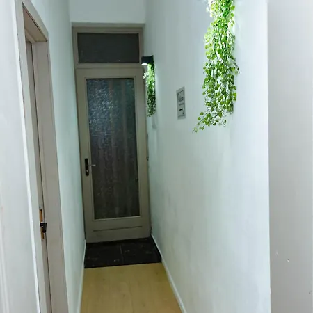 Ubuntu House - * Charleroi