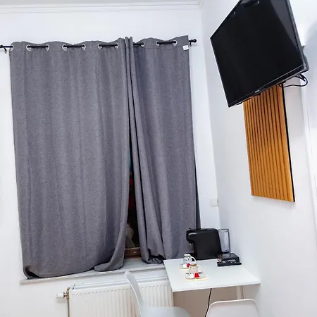 Ubuntu House - * Charleroi