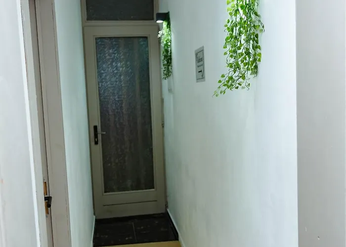 Ubuntu House - * Charleroi